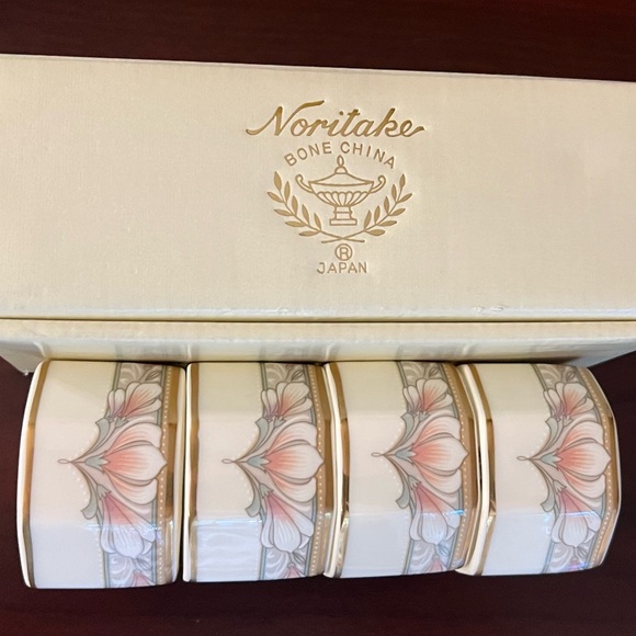 Noritake Barrymore 4 pc Napkin Ring Set Bone China 2" W x 1.25" H - Picture 6 of 6